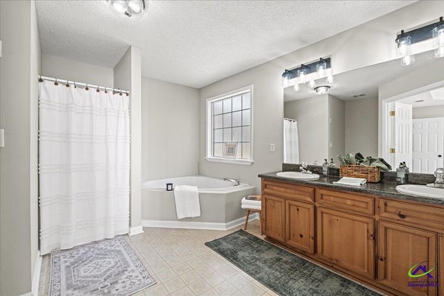 302 Strawbridge Lane, Bonaire, GA 31005