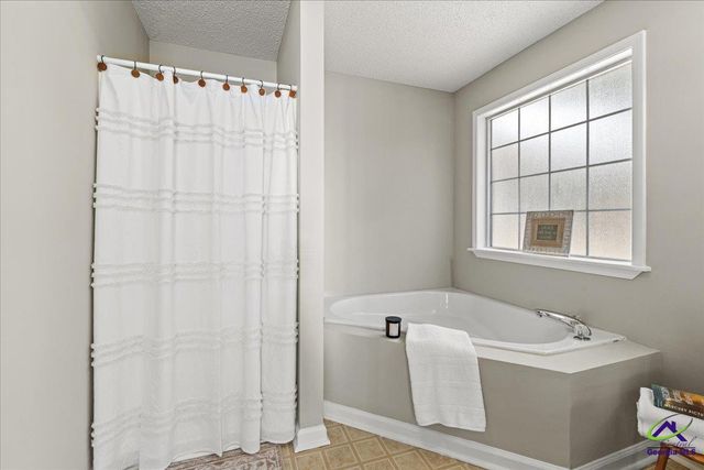 302 Strawbridge Lane, Bonaire, GA 31005