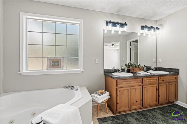 302 Strawbridge Lane, Bonaire, GA 31005