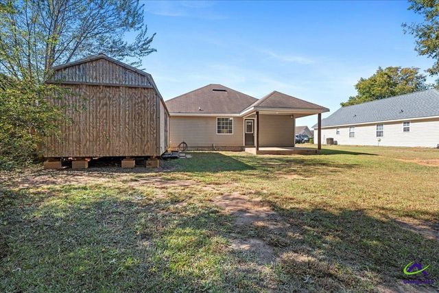 302 Strawbridge Lane, Bonaire, GA 31005