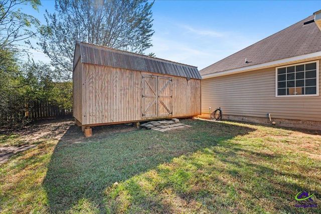 302 Strawbridge Lane, Bonaire, GA 31005