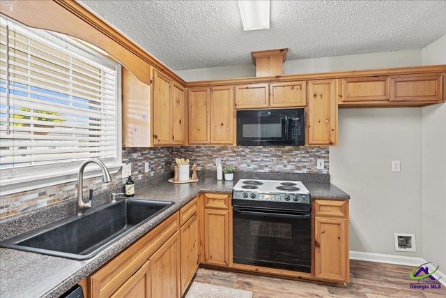 302 Strawbridge Lane, Bonaire, GA 31005