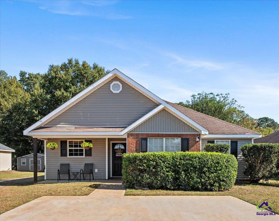 302 Strawbridge Lane, Bonaire, GA 31005
