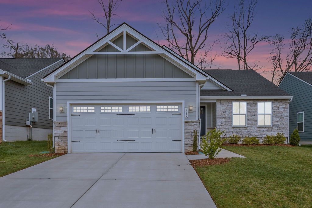 750 Cottage Dr, Columbia, TN 38401