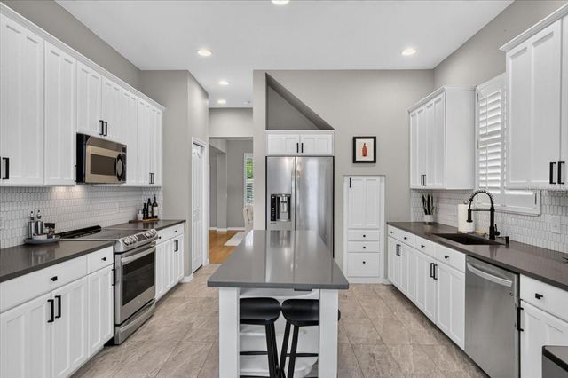 9830 W PARK VILLAGE DRIVE, Tampa, FL 33626