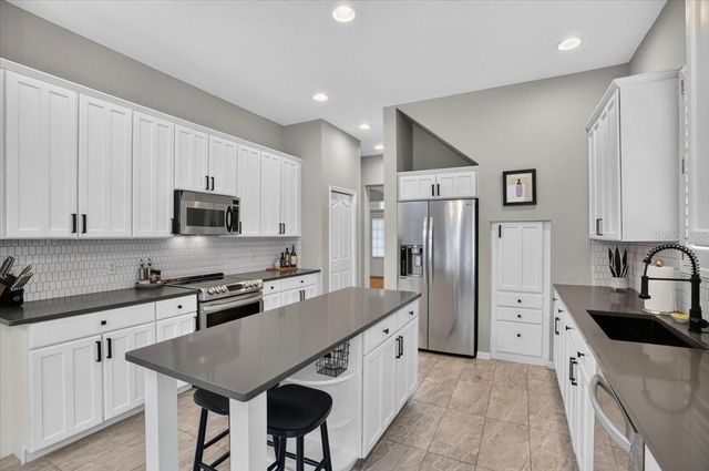 9830 W PARK VILLAGE DRIVE, Tampa, FL 33626