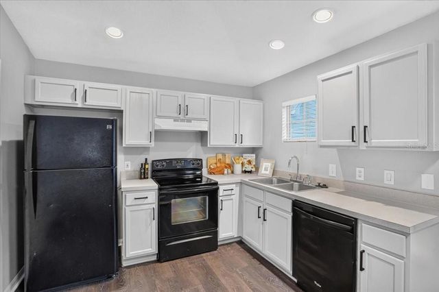 9830 W PARK VILLAGE DRIVE, Tampa, FL 33626