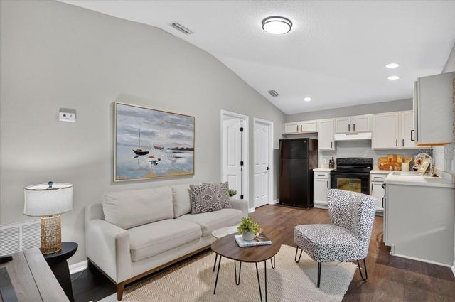 9830 W PARK VILLAGE DRIVE, Tampa, FL 33626