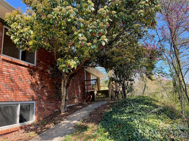 3 Quail Cove Road, Asheville, NC 28804