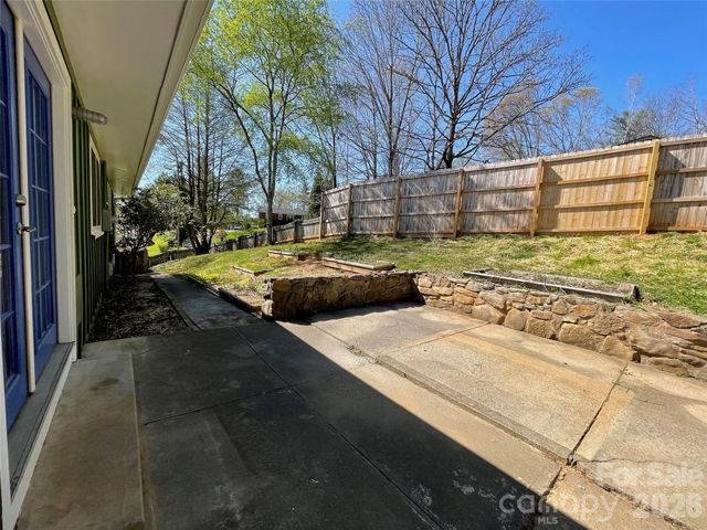 3 Quail Cove Road, Asheville, NC 28804