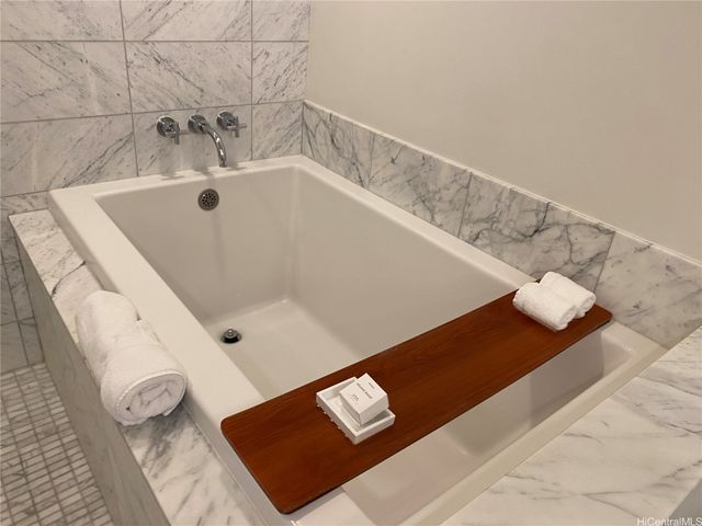 223 Saratoga Road 2220, Honolulu, HI 96815
