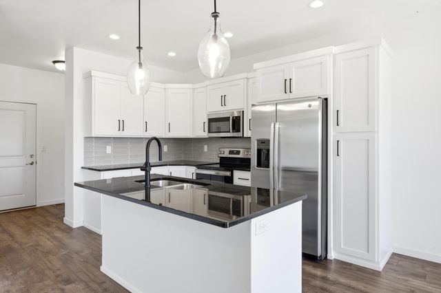 5555 Lori Lane W, West Fargo, ND 58078