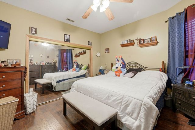 2923 W Diversey Avenue, Chicago, IL 60647