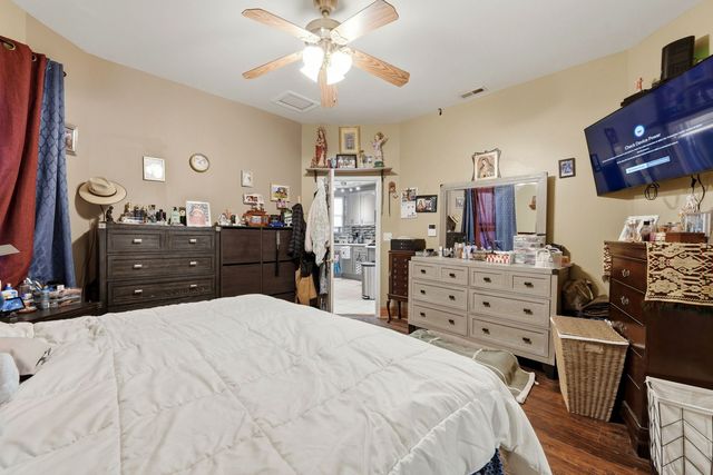 2923 W Diversey Avenue, Chicago, IL 60647