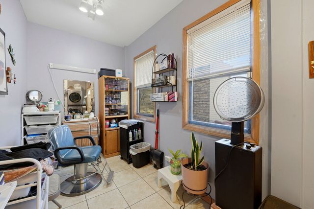 2923 W Diversey Avenue, Chicago, IL 60647