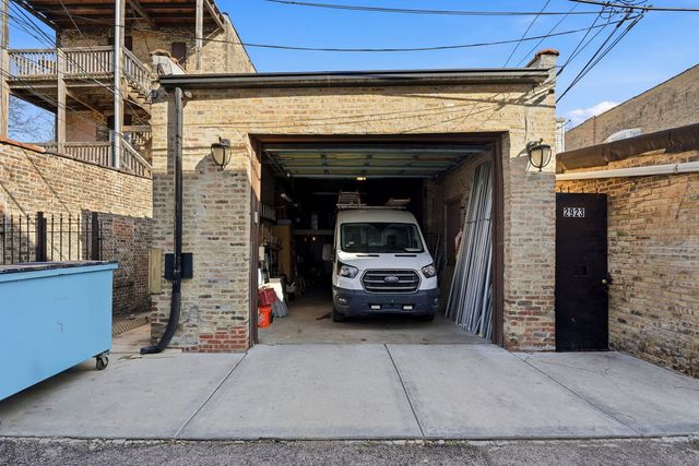 2923 W Diversey Avenue, Chicago, IL 60647