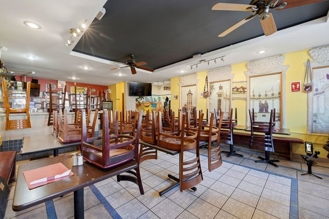 2923 W Diversey Avenue, Chicago, IL 60647