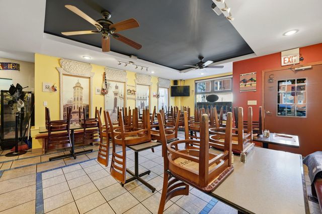 2923 W Diversey Avenue, Chicago, IL 60647