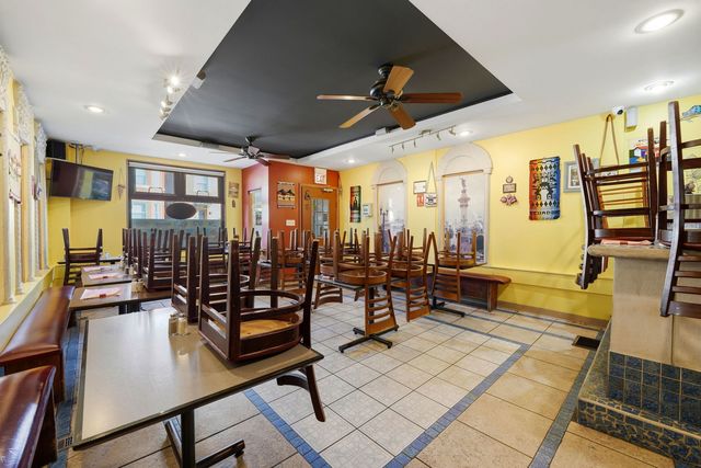 2923 W Diversey Avenue, Chicago, IL 60647