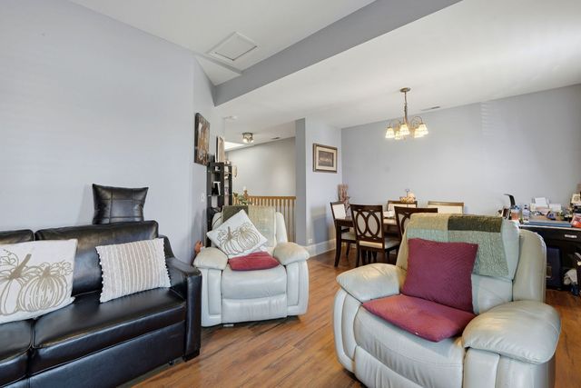 2923 W Diversey Avenue, Chicago, IL 60647