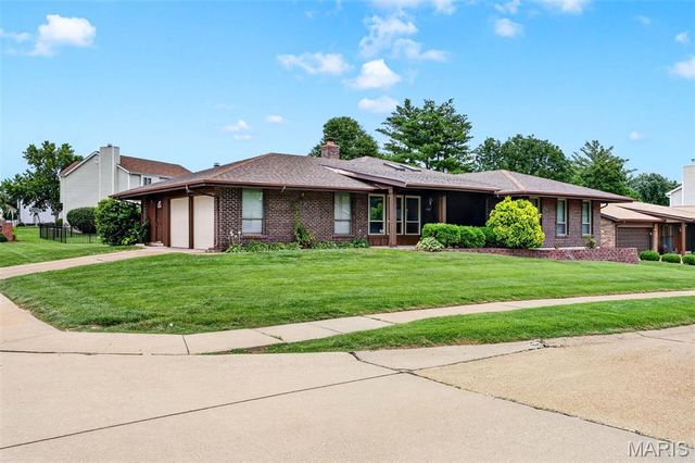 2549 Schnell Drive, St Louis, MO 63129