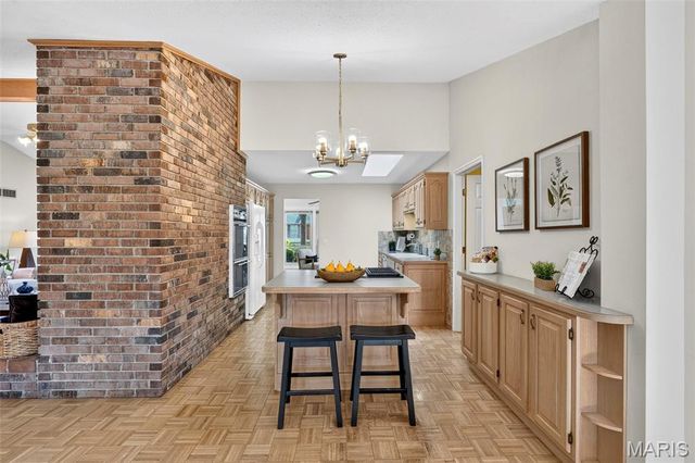 2549 Schnell Drive, St Louis, MO 63129