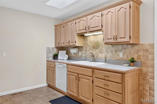 2549 Schnell Drive, St Louis, MO 63129