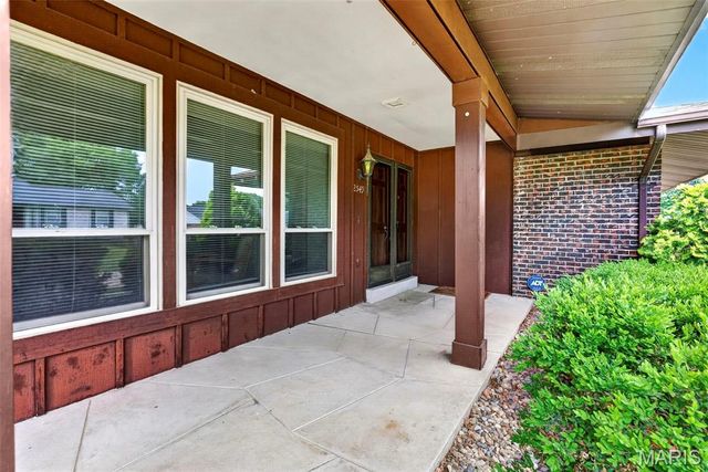 2549 Schnell Drive, St Louis, MO 63129