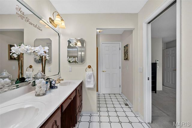 2549 Schnell Drive, St Louis, MO 63129