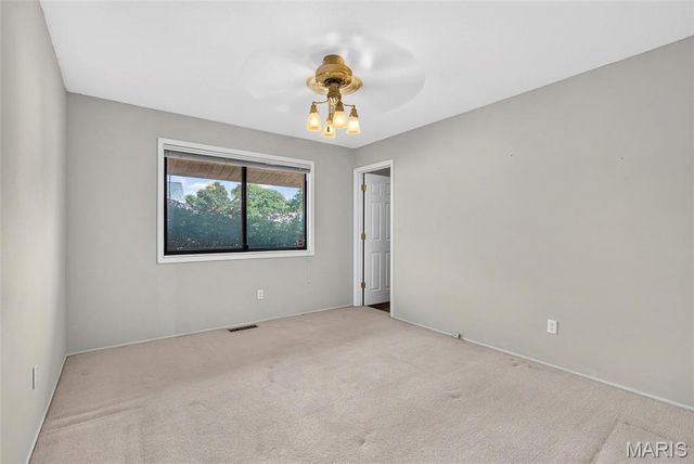2549 Schnell Drive, St Louis, MO 63129
