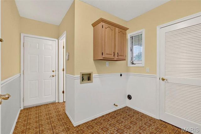 2549 Schnell Drive, St Louis, MO 63129