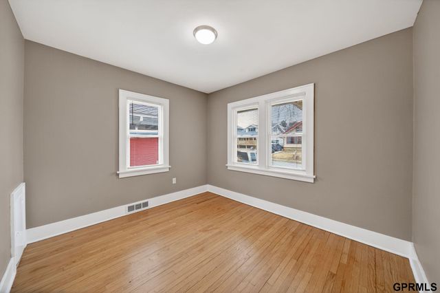 2855 Newport Avenue, Omaha, NE 68112