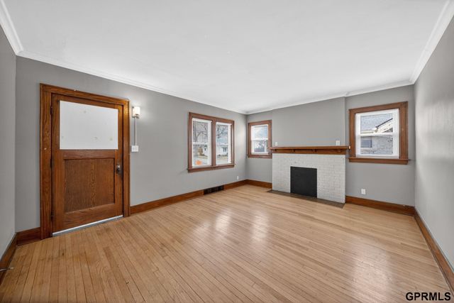 2855 Newport Avenue, Omaha, NE 68112