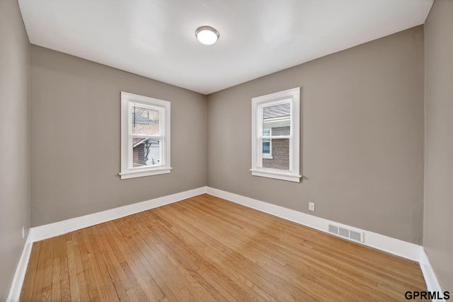 2855 Newport Avenue, Omaha, NE 68112