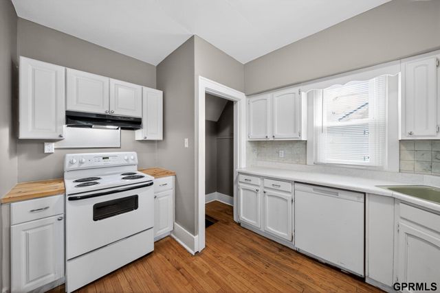 2855 Newport Avenue, Omaha, NE 68112