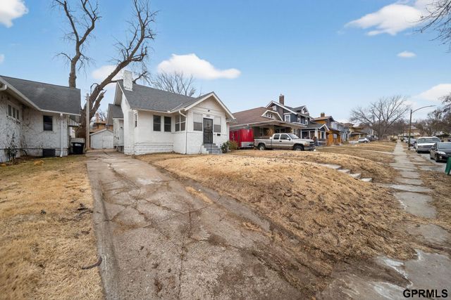 2855 Newport Avenue, Omaha, NE 68112