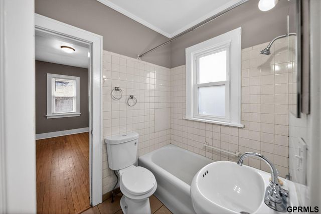 2855 Newport Avenue, Omaha, NE 68112