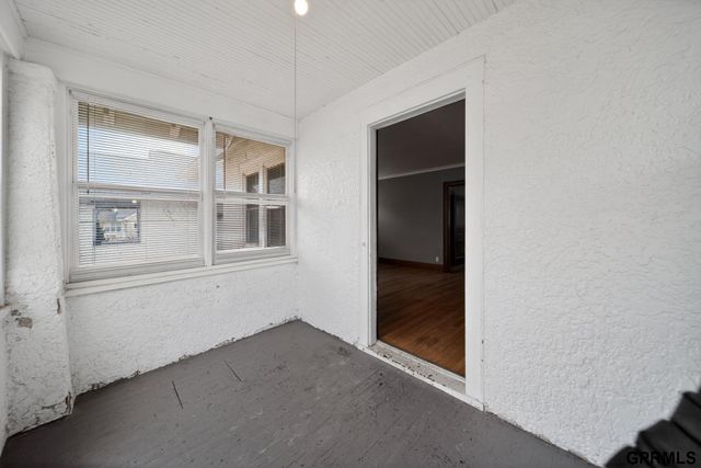 2855 Newport Avenue, Omaha, NE 68112