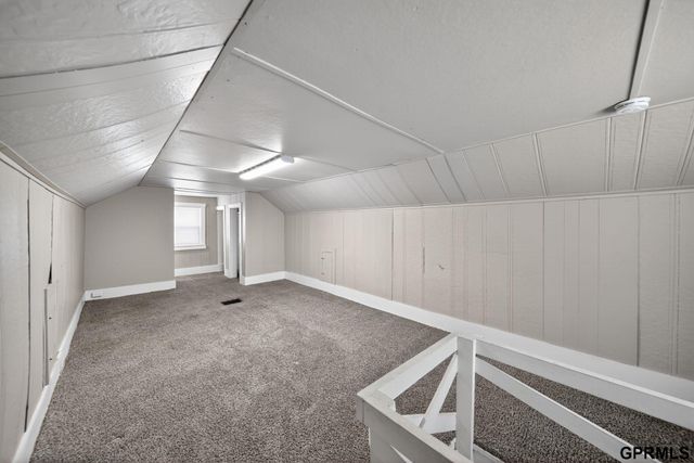 2855 Newport Avenue, Omaha, NE 68112