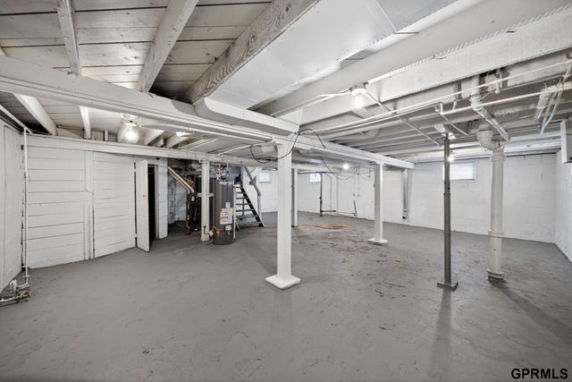 2855 Newport Avenue, Omaha, NE 68112