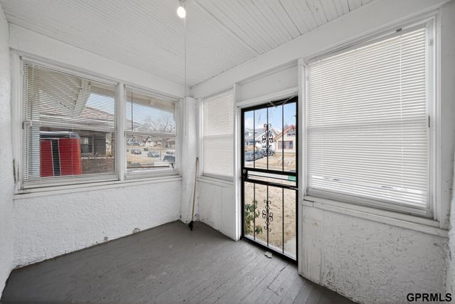 2855 Newport Avenue, Omaha, NE 68112