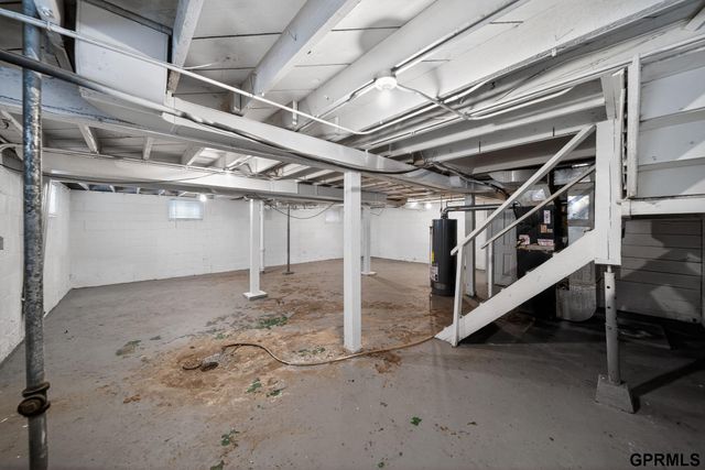 2855 Newport Avenue, Omaha, NE 68112