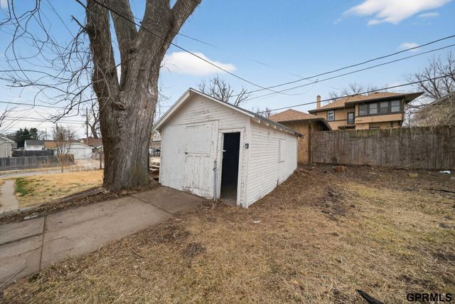 2855 Newport Avenue, Omaha, NE 68112