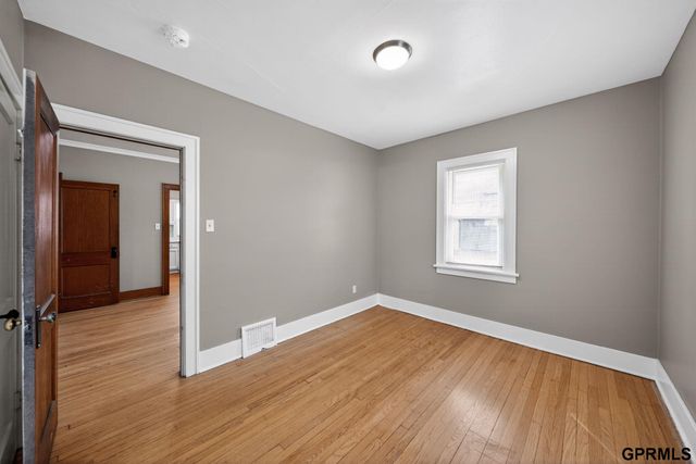 2855 Newport Avenue, Omaha, NE 68112