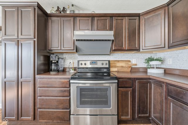 1009 Foxtail Drive, Franklin, IN 46131