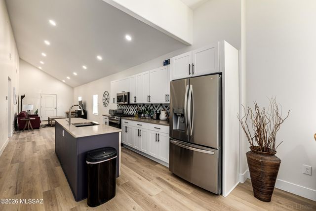 930 S 8th Avenue, Tucson, AZ 85701