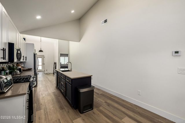 930 S 8th Avenue, Tucson, AZ 85701