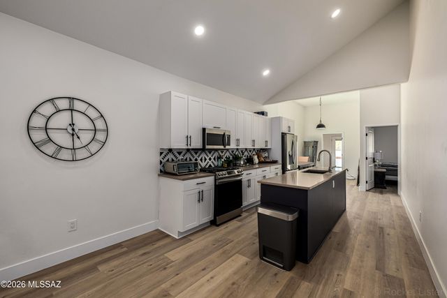 930 S 8th Avenue, Tucson, AZ 85701