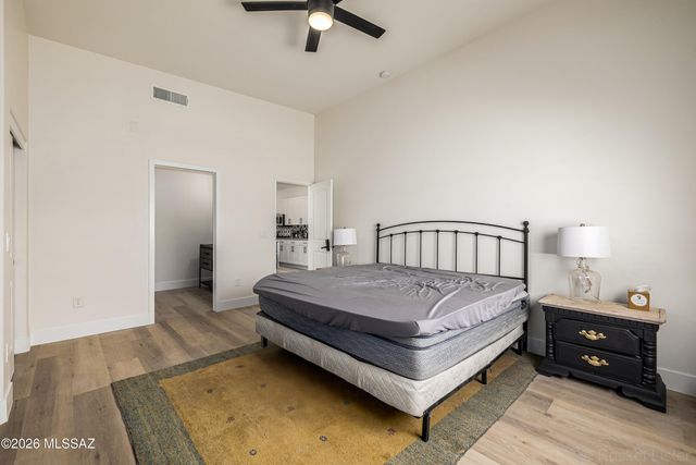 930 S 8th Avenue, Tucson, AZ 85701