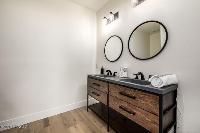 930 S 8th Avenue, Tucson, AZ 85701